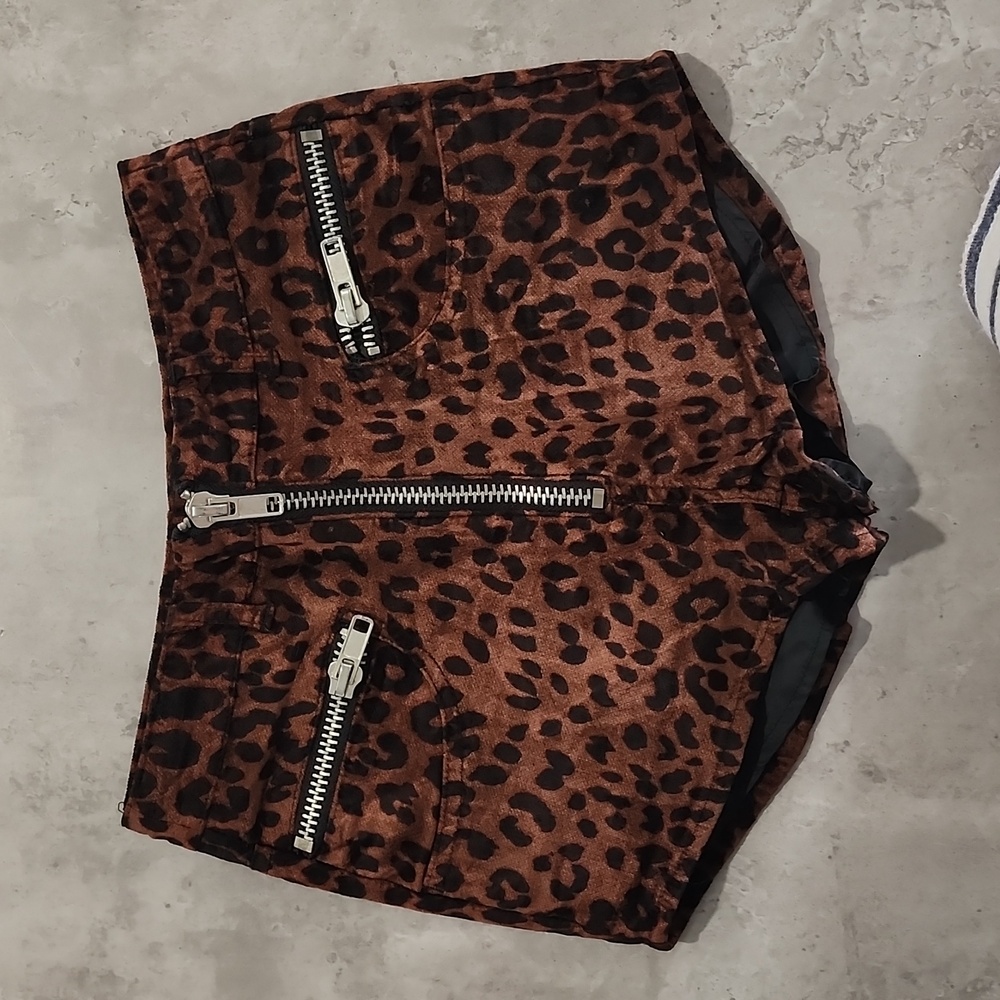 Women's UNIF Velver Shorts Leopard Print Size:26
